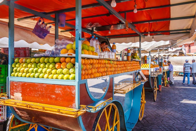 

el-fna-de-djemaa-vendeurs-jus-d-orange-marrakech